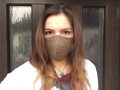 Bavlněná  bílá, zelená  látka s výšivkou.