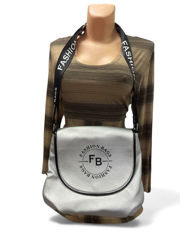 Stříbrná kabelka přes rameno 