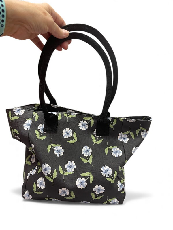 Kabelka s květy